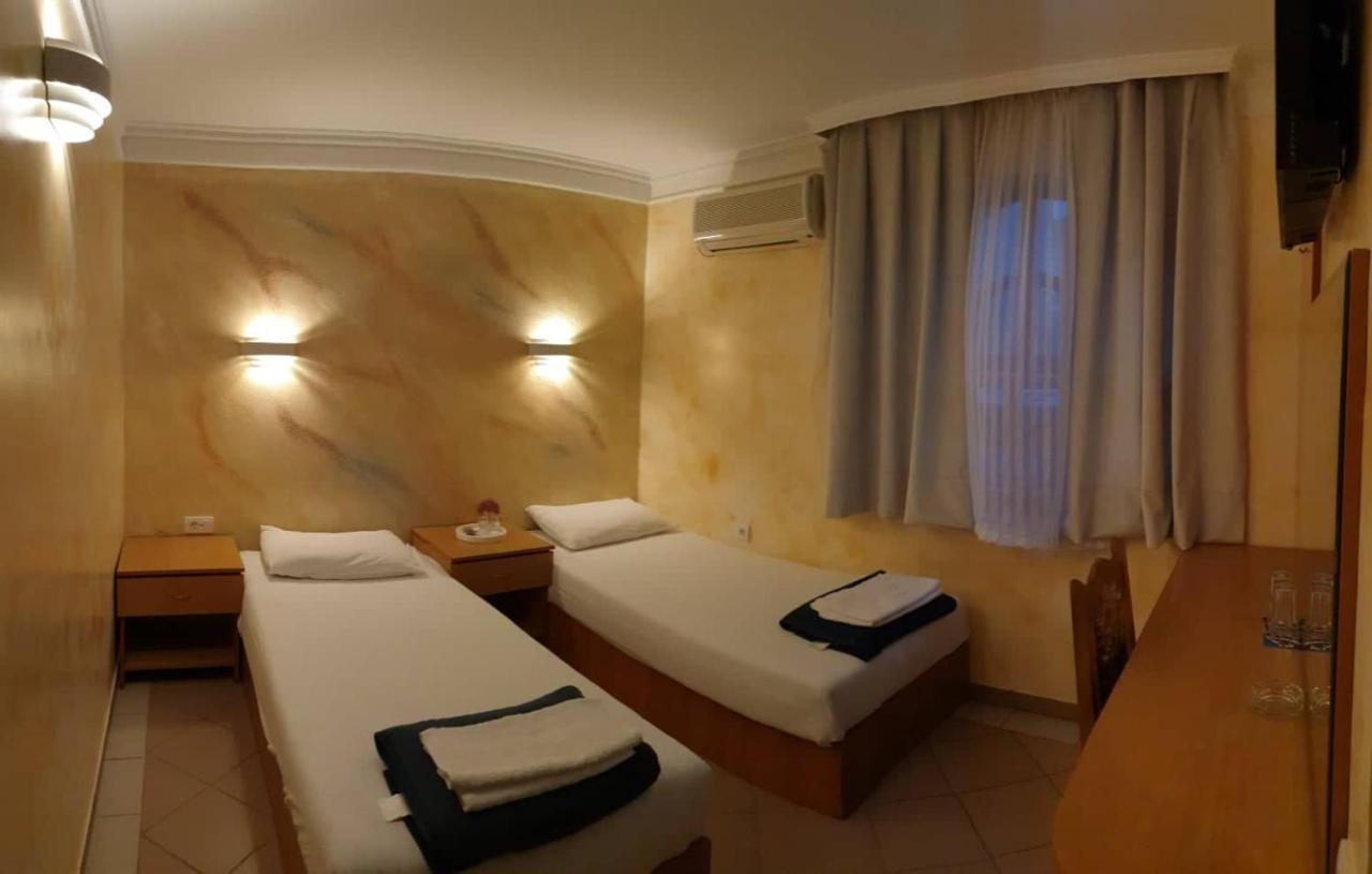 Estrada Lux Hotel เบลเกรด ภายนอก รูปภาพ