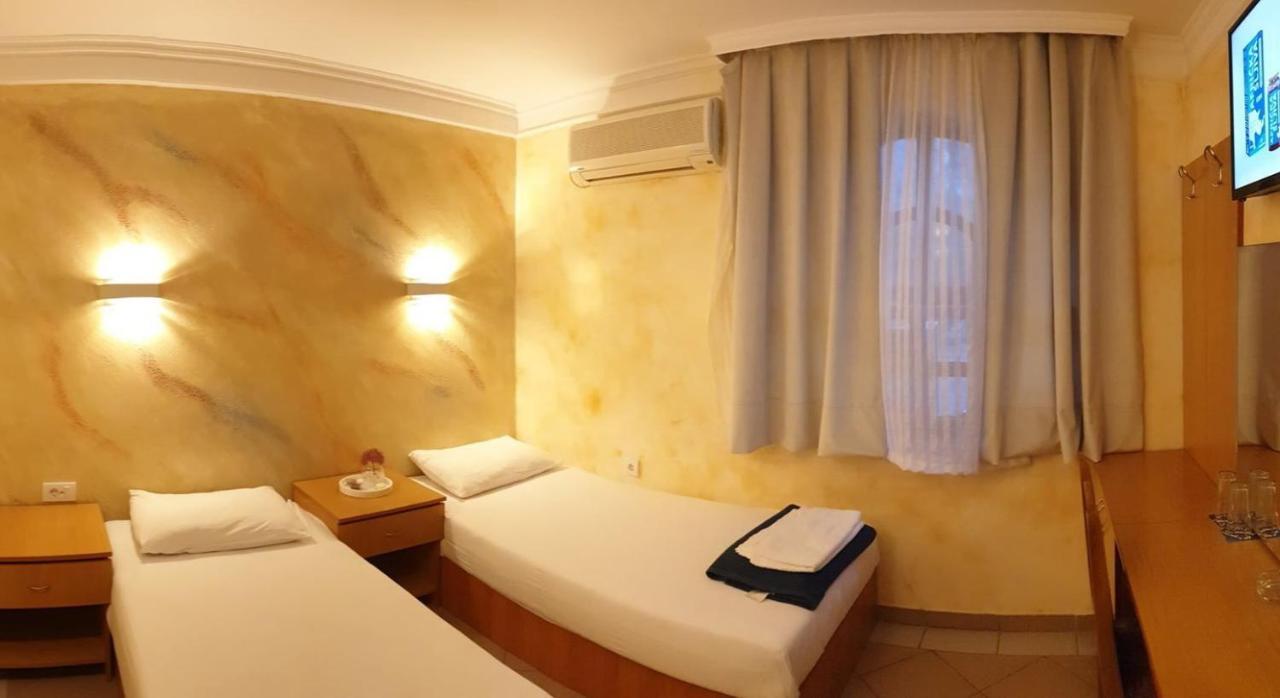 Estrada Lux Hotel เบลเกรด ภายนอก รูปภาพ